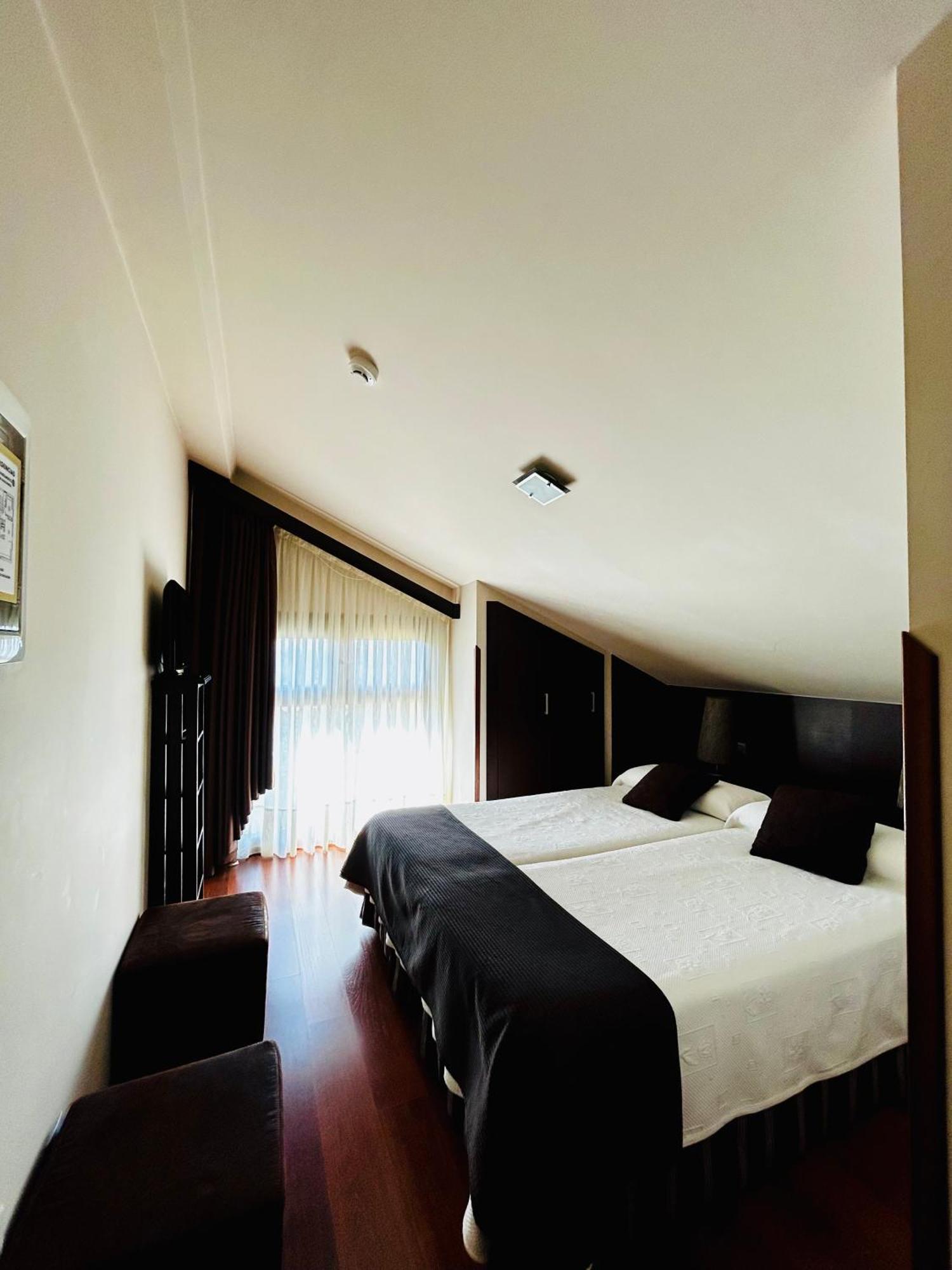 Apartamentos Rurales L'Arquera Льянес Экстерьер фото