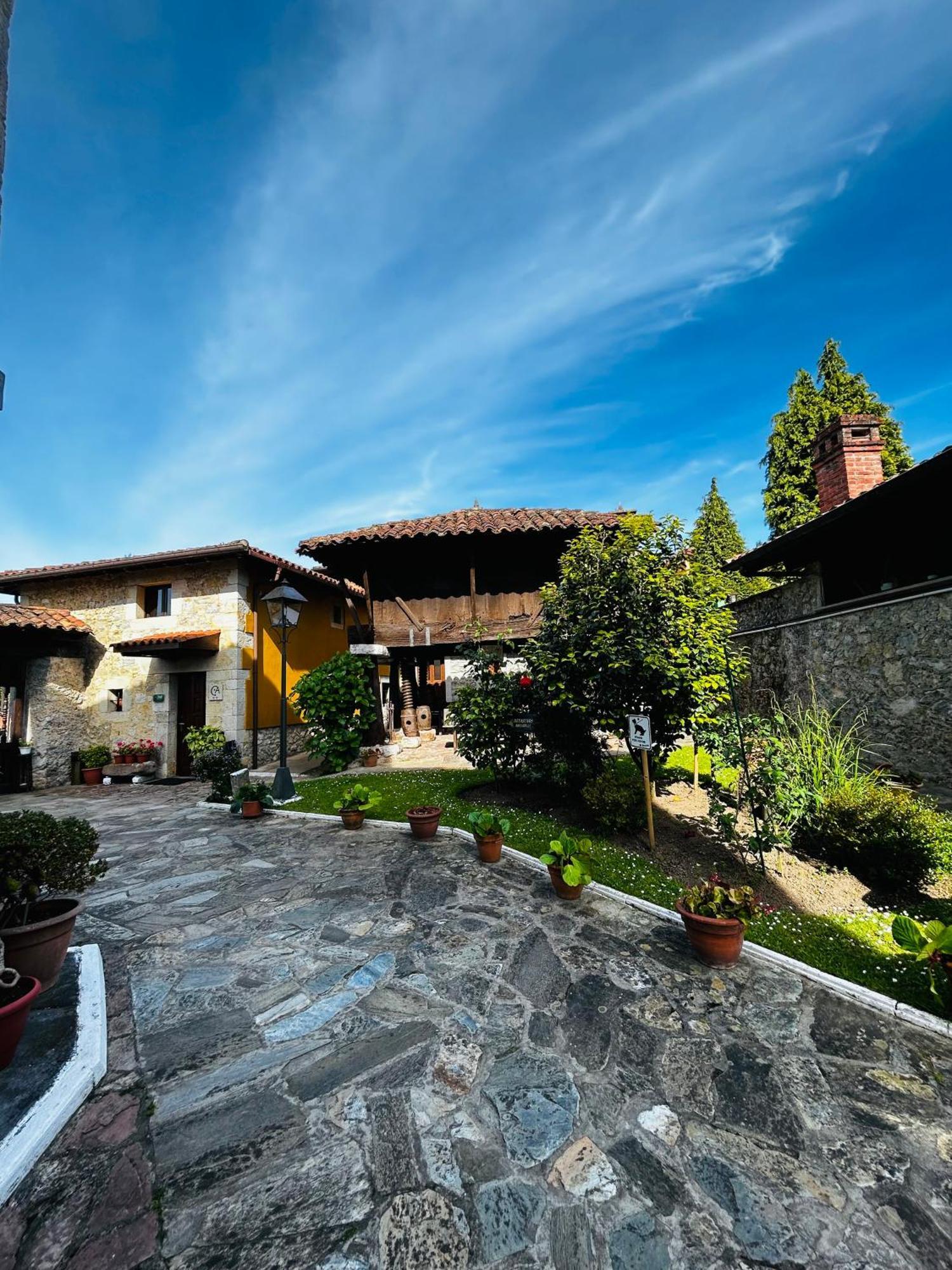 Apartamentos Rurales L'Arquera Льянес Экстерьер фото